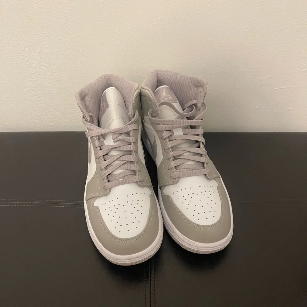 Men’s Jordan Ones - Picture 4 of 4